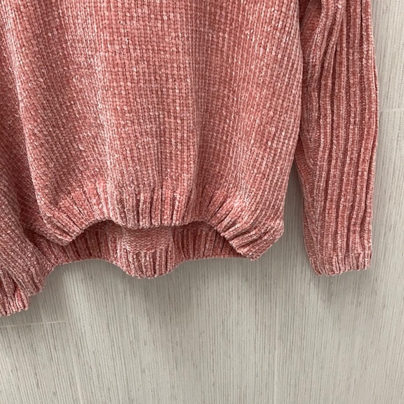 LAST CHANCE ⚡️ Soft Hooded Pink Sweater - Picture 2 of 8
